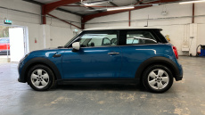 MINI Hatchback 1.5 Cooper Classic 3dr Auto Petrol Hatchback